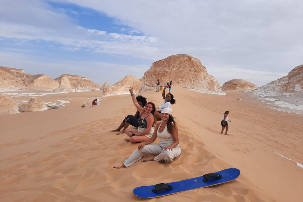Black and White Desert Egypt: 2-Day Tour Guide